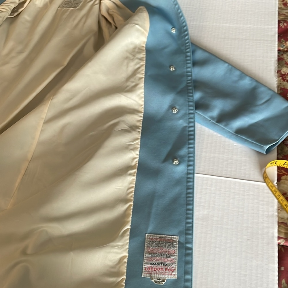 London Fog Vintage, gorgeous, light blue rain jacket women’s size 14 Petite - Picture 16 of 16
